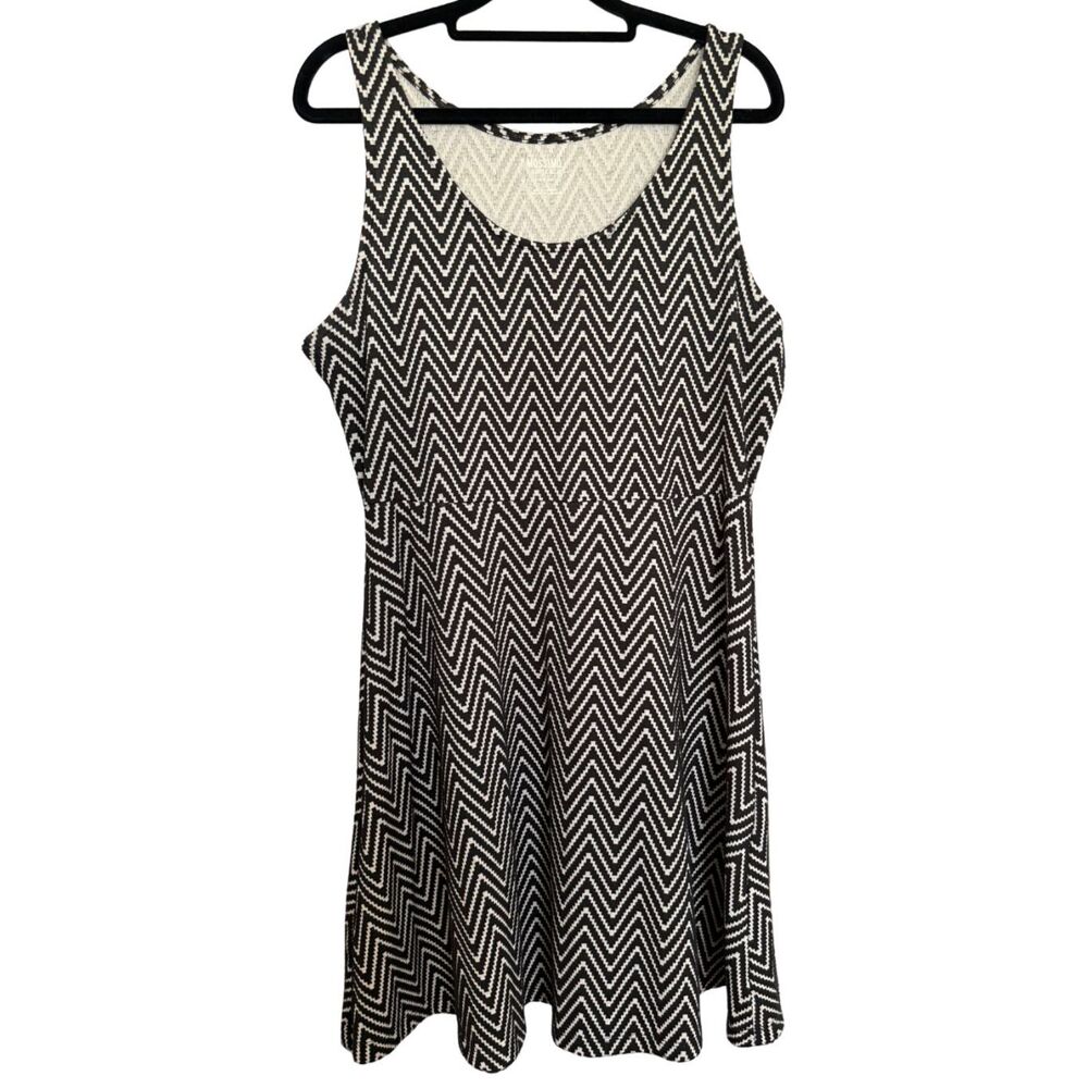 Mossimo Women’s Zigzag Black White Dress Women's Size Large